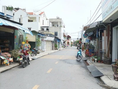 Lô đất - Gần chợ - Đường rộng 5m - Vuông vắn - Vị trí đẹp - Gần trường FPT 0
