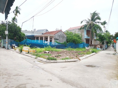 Lô đất - Gần chợ - Đường rộng 5m - Vuông vắn - Vị trí đẹp - Gần trường FPT 3