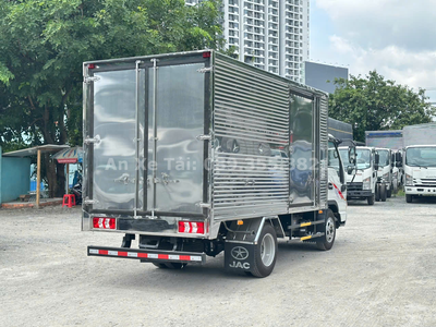 Xe tải JAC H250 2T5 Thùng Kín dài 3m8 3