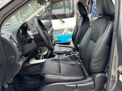 Bán Nissan Navana đời 2015,số sàn, 1 cầu 5