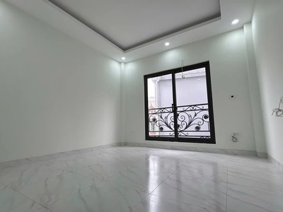 Bán nhà Tứ Hiệp 42m2 x 5 tầng, mặt tiền 4m, giá 7 tỷ, bãi ô tô gần nhà 0