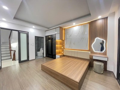 Bán nhà quận thanh  xuân- ngõ to- gần ô tô- nhà mới tinh- ở ngay- 38m2 4