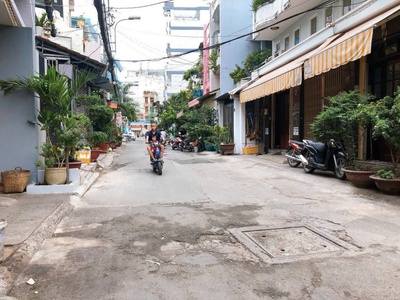  nhà bán hẻm xe hơi   góc 2 mặt tiền   khu vip p3 q8   cách âu dương lân chỉ 30m  0