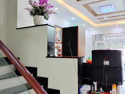 Nhà 3.9x17m, mặt tiền phạm thế hiển  số lẻ  p4q8 1