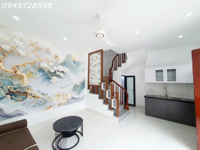 Cách 1 nhà ra đường thông, ô tô qua lại,hàng xóm khu đô thị hinode, nhà 4.5 tầng 30m2- giá 4 tỷ hơn 3