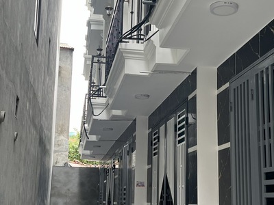 Bán nhà thạch bàn, cổ linh 62m x 5t cách 5m ra đường oto tránh, ở luôn chỉ 5 tỷ 2 còn tl. 2