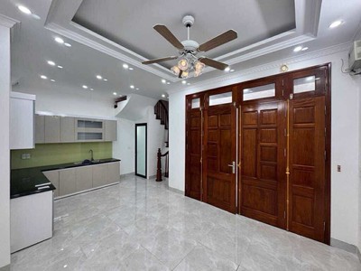 Trung tâm hai bà trưng, nhà 5 tầng mới tinh, gần phố, gần ô tô, chỉ hơn 7 tỷ 0