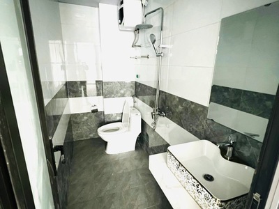 Bán nhà thạch bàn, cổ linh 62m x 5t cách 5m ra đường oto tránh, ở luôn chỉ 5 tỷ 2 còn tl. 3
