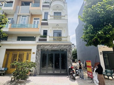 Nhà phố full nội thất   hoàn công   pht6 giáp ql1k   chỉ 7,2 tỷ tl 1