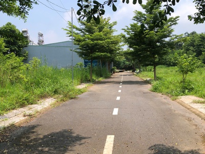 Bán 1 lô đất kdc century market sông trầu 2