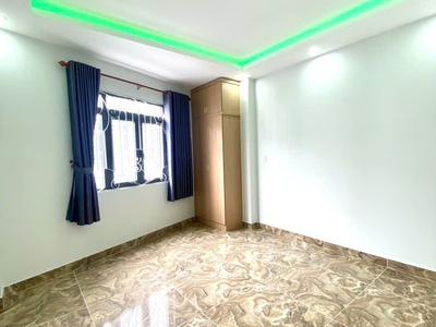 Hoàng hoa thám, phú nhuận - trệt, 2 lầu, sân thượng - 5 pn master - full nội thất - vài bước ra ô 2