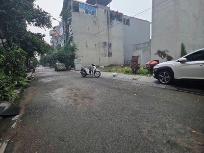 Thượng thanh,long biên 14tỷ 75m đất,mặt tiền 6m,vỉa hè kinh doanh 2