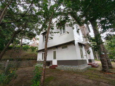 Cho thuê villa sân vườn 5 phòng toạ lạc rừng thông phường 8 đà lạt giá 25tr 1