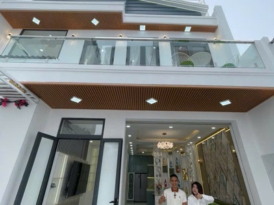  căn biệt thự mini mơ ước   gần phú mỹ hưng   hẻm xe hơi   nhà mới ở ngay   8.9 tỷ gọi ngay 0