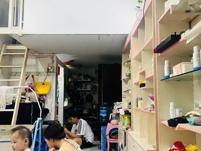 Mặt bằng kinh doanh sát chung cư m-one   quận 7   có gác lửng   giá tốt 0