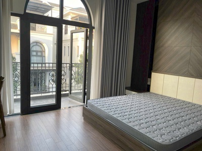 Cho thuê nguyên căn 4 phòng ngủ hiện đại tại Vinhomes Marina 8