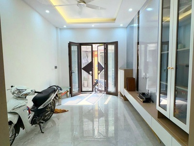 Bán nhà xây mới ngõ 250 Tân Mai, 35m2 x 5 tầng, 7 tỷ 0