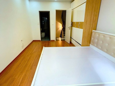Bán nhà xây mới ngõ 250 Tân Mai, 35m2 x 5 tầng, 7 tỷ 3