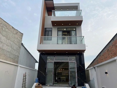 BÁN NHÀ 1 TRỆT 2 LẦU Vị TRÍ đẹp, thoáng mát, giá cực tốt 0