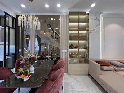 BÁN NHÀ 1 TRỆT 2 LẦU Vị TRÍ đẹp, thoáng mát, giá cực tốt 4