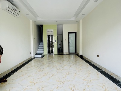 Ngọc lâm,long biên 14tỷ 35m thang máy,mặt phố vỉa hè kinh doanh cho thuê đỉnh 2