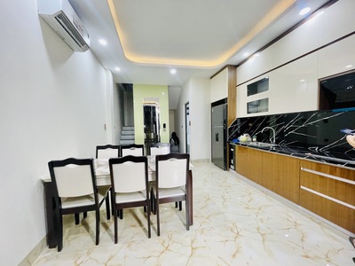 Ngọc lâm,long biên 14tỷ 35m thang máy,mặt phố vỉa hè kinh doanh cho thuê đỉnh 3