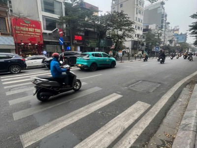Cho thuê mặt bằng kinh doanh mặt phố số 120 tôn đức thắng, quận đống đa 3