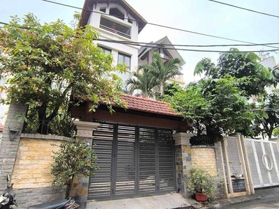 Bán biệt thự sân vườn ngọc thụy, 190m x 4 tầng, mặt tiền 7.6m, ôtô tránh, nở hậu 1