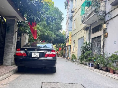 Nguyễn văn cừ,long biên 10 tỷ 50m mặt tiền 5m ngõ ô tô,nhà c4 cũ 0