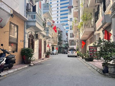 Nguyễn văn cừ,long biên 10 tỷ 50m mặt tiền 5m ngõ ô tô,nhà c4 cũ 2