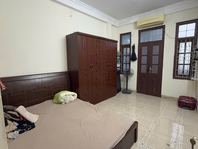 Siêu hiếm cho thuê nhà ngõ 51 lạc trung, 3 tầng x 45m2, 3 ngủ, chỉ 10 triệu 4