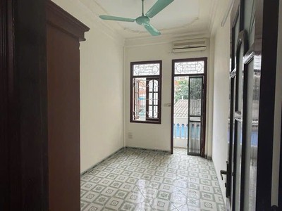 Cho thuê nhà ngõ phố nguyễn đức cảnh, 4 tầng, 22m2, 2 ngủ, 8 triệu ở nhóm ít người, gđ 1