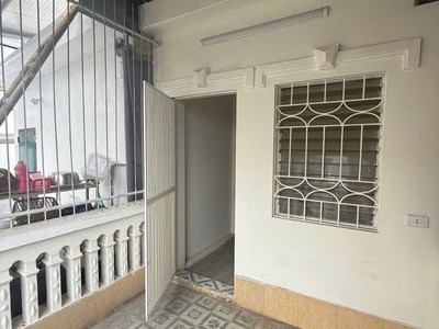 Cho thuê nhà ngõ phố nguyễn đức cảnh, 4 tầng, 22m2, 2 ngủ, 8 triệu ở nhóm ít người, gđ 2