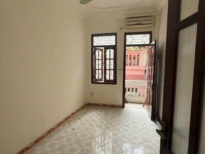 Cho thuê nhà ngõ phố nguyễn đức cảnh, 4 tầng, 22m2, 2 ngủ, 8 triệu ở nhóm ít người, gđ 3