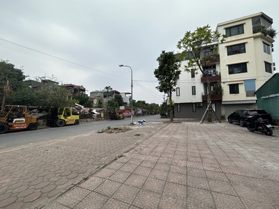 Nguyễn văn cừ,long biên 11.5 tỷ 50m mặt tiền 5m ngõ ô tô,nhà c4 cũ 1