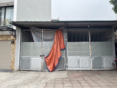 Nguyễn văn cừ,long biên 11.5 tỷ 50m mặt tiền 5m ngõ ô tô,nhà c4 cũ 2