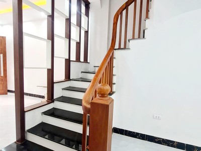 B nhà vân canh kim hoàng, buýt đón đưa tận cổng, ô tô đỗ cửa, 39m2 giá đầu tư 3