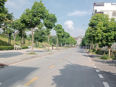 Bán biệt thự sân vườn ngọc thụy - long biên, hà nội  diện tích: 428m, 2 mặt tiền . đã hoàn 2