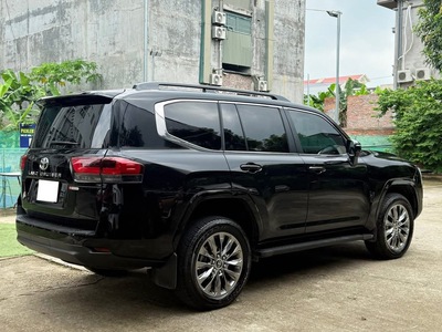 Bán Toyota Land Cruiser LC300 sản xuất 2024 siêu lướt. 3