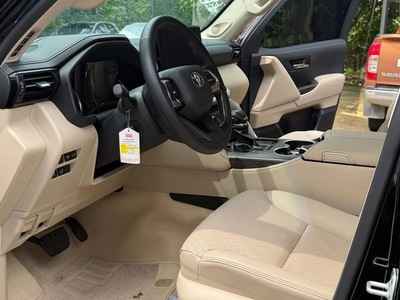 Bán Toyota Land Cruiser LC300 sản xuất 2024 siêu lướt. 6