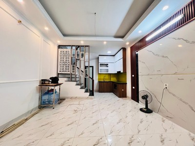 Bán Nhà Ngõ 88 Nguyễn Lam, Long Biên 5T, 33m2 chỉ 5,7 tỷ 0