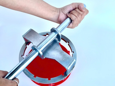 Dụng Cụ Mở Nắp Thùng Ibc - Triệu Vũ 2