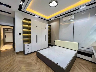 1 trệt 2 lầu giá siêu hời ngay trung tâm Thủ Dầu Một. 3