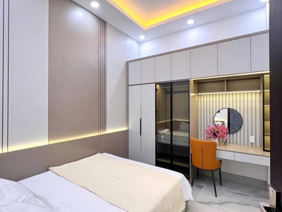 Không Có Căn Thứ 2 Nhà 1 trệt 2 lầu Siêu Rộng, Thoáng Mát, ngay Trung Tâm Bình Dương chỉ 2 tỷ hơn 4