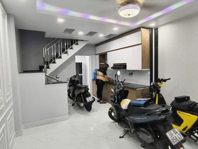Hót  nhà mới cách mạng tháng 8   41m , 2 tầng, 3 phòng ngủ   tặng nội thất   nhỉnh 5 tỷ 1