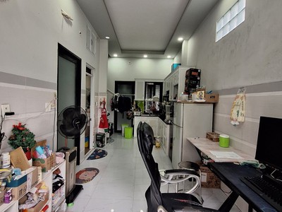 Bán nhà  phước long b, dt 80m2, 4 tầng, 9pn, 9wc, q.9, 7.25  tỷ, sổ hồng 1
