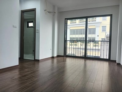 Ô tô đỗ cửa s64m mt 5m giá14 tỷ vũ quỳnhnamtừliêm 3