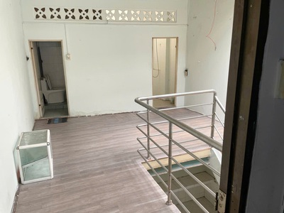 Cho thuê nnc mt phường phú định q8.   p12 cũ . giá 13 triệu 2