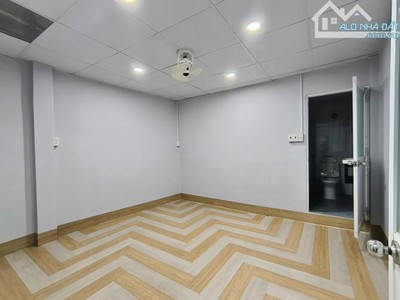 Hót  nhà mới cách mạng tháng 8   41m , 2 tầng, 3 phòng ngủ   tặng nội thất   nhỉnh 5 tỷ 2