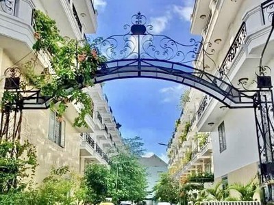 Nhà siêu đẹp khu vip, bên cạnh gò vấp 4 lầu hoành tráng 5pn, xe hơi đậu cửa, full nội thất xịn 1
